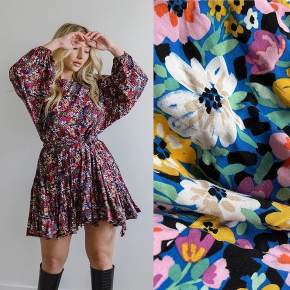 Storia Dresses & Skirts - Storia Blue Floral Long Sleeved Dress